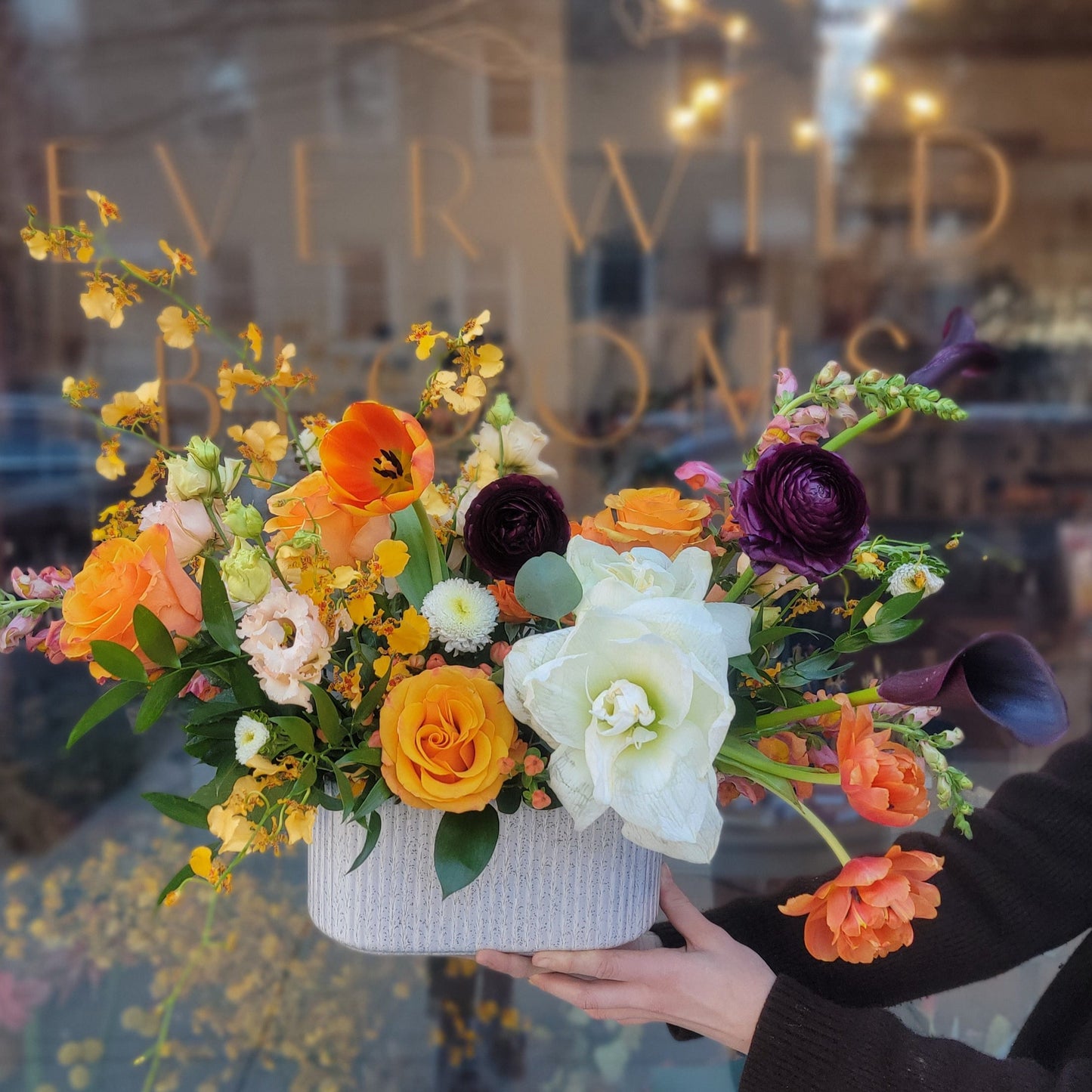 SIGNATURE VASE ARRANGEMENT