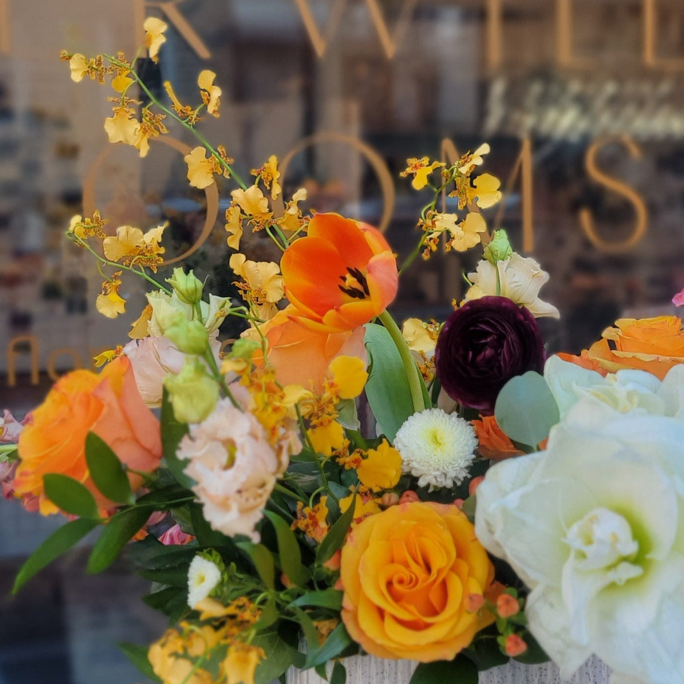 SIGNATURE VASE ARRANGEMENT